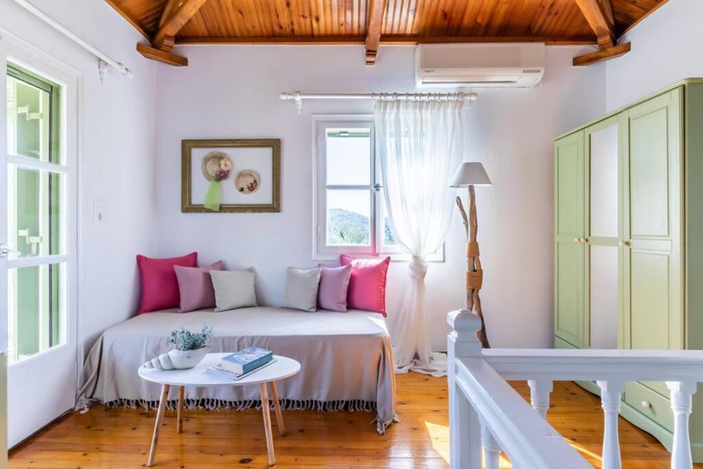 Nina-Myrtia Countryside House Skopelos Ditropo Eksteriør billede