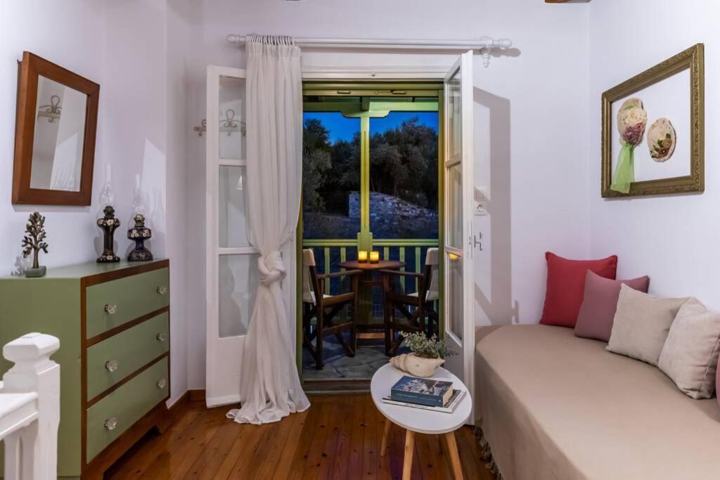 Nina-Myrtia Countryside House Skopelos Ditropo Eksteriør billede