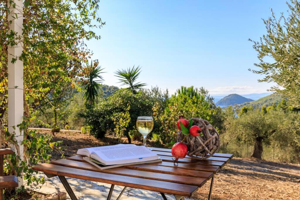 Nina-Myrtia Countryside House Skopelos Ditropo Eksteriør billede